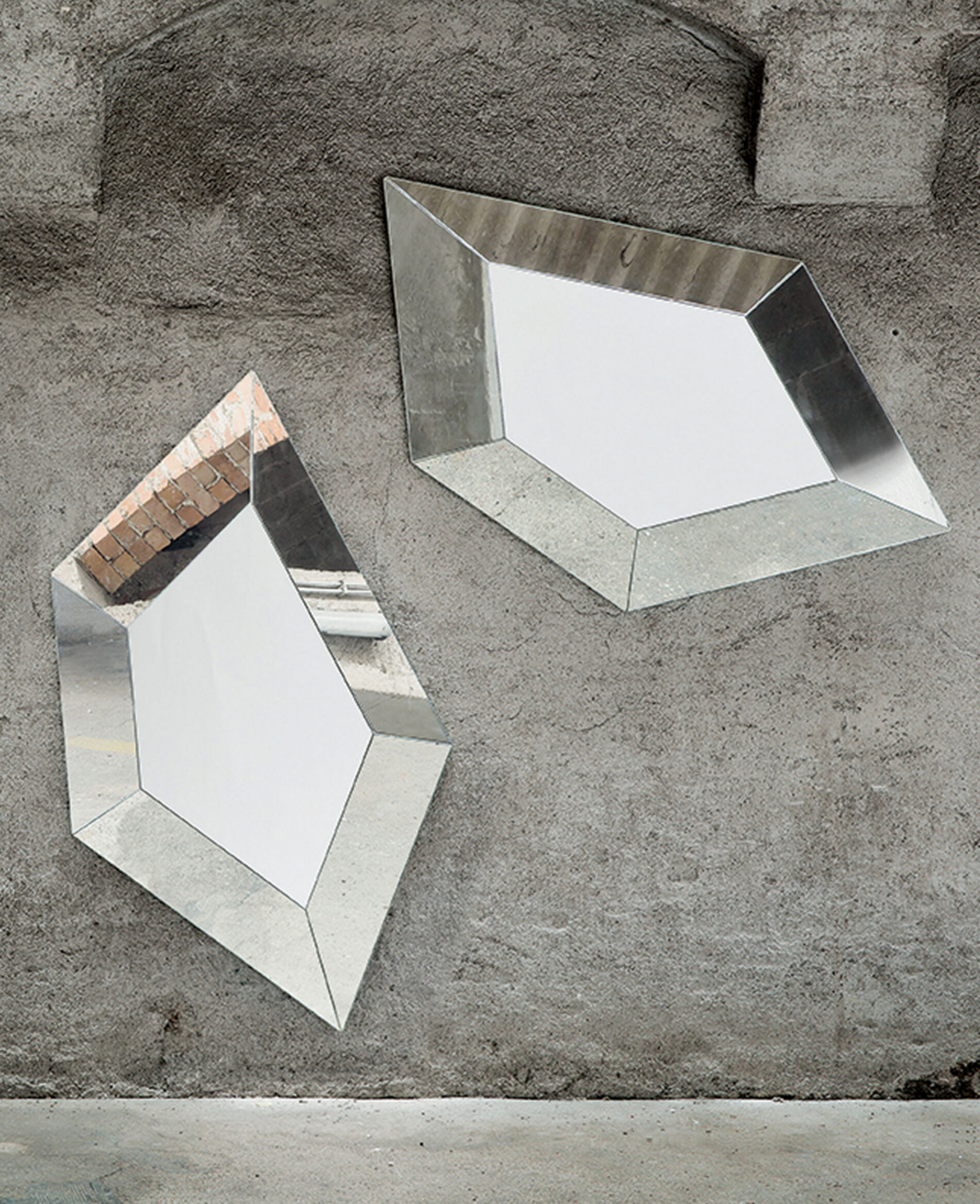 Specchio da parete con  forme particolari - City Live, Riflessi